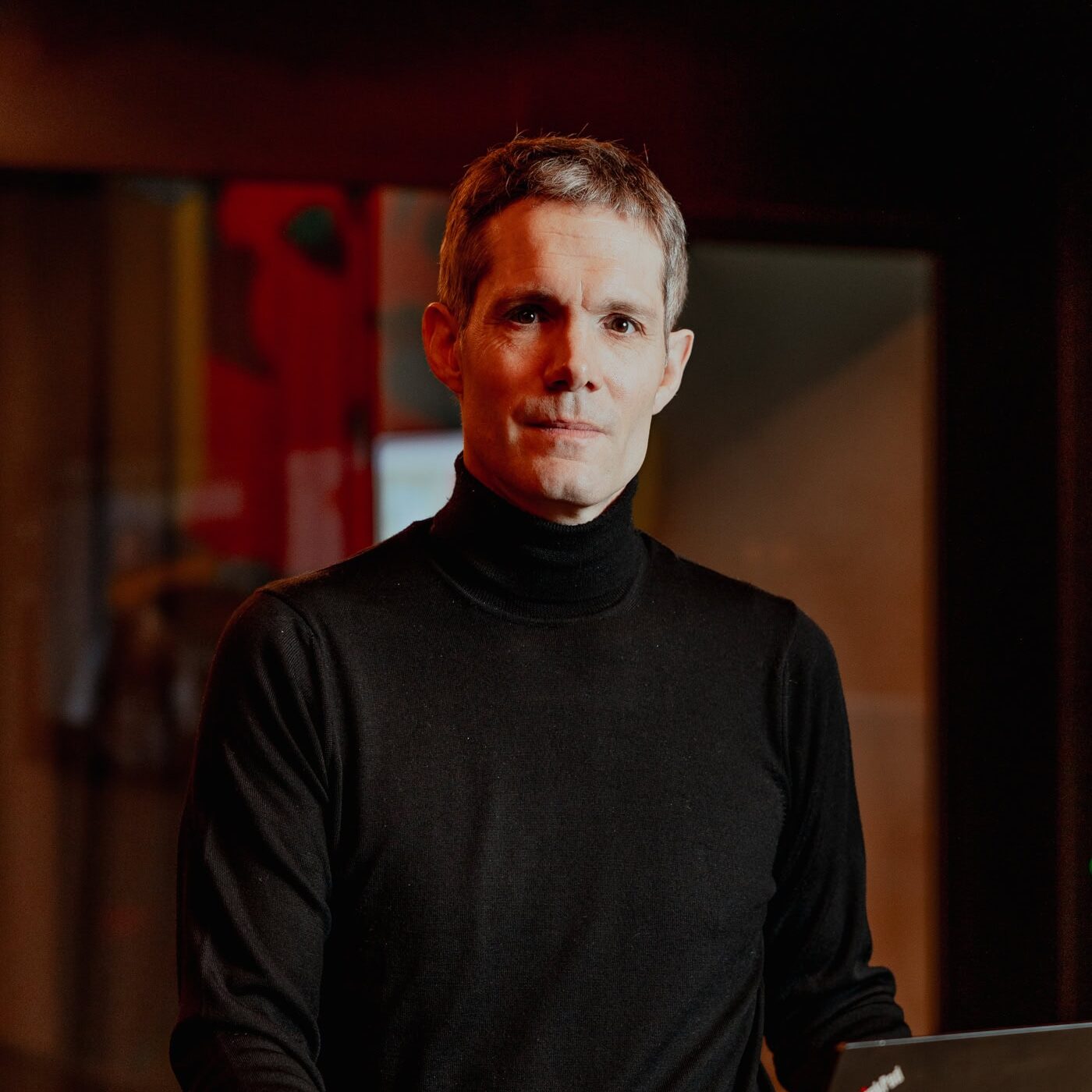 reto schwarz aspect ratio 1 1